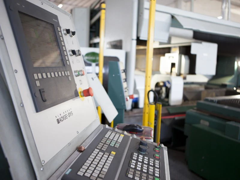macchinario-per-il-taglio-laser-di-tubi-cilindrici-e-tondini-in-metallo-a-verona
