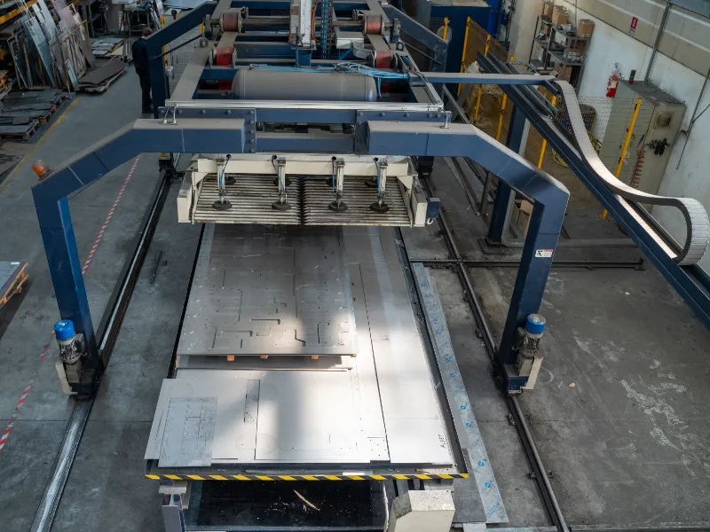 macchina-laser-per-il-taglio-di-lamiere-metalliche